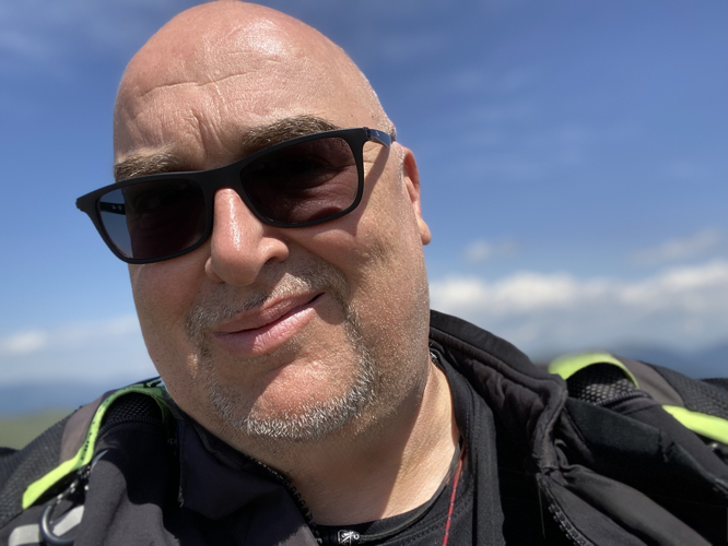 01___eddy_portait_mit_sonnenbrille____R