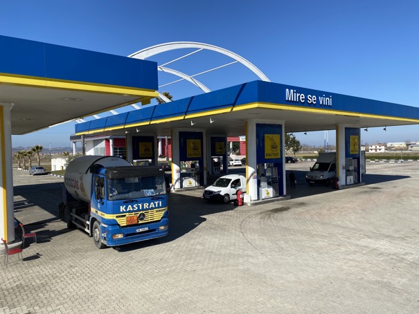 Albanische-Tankstelle-Tanklaster---IMG_0192
