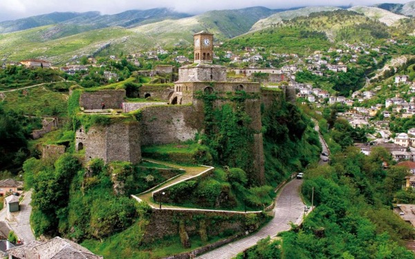 Gjirokaster-1-min-o9g2tgv0nmiv8hzelutv76an3xsvgheg8klns22b8w