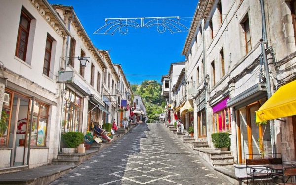 Gjirokaster-min-o9g2zf67xuo8rlc3ufgszo7qjsgk7h1921cd758ju8
