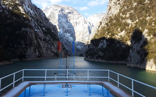 KOMANSEE---Faehre-Berisha---600x375
