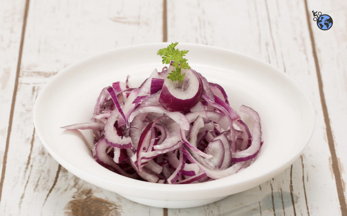 ROMOTOUR-Rumaenische-Kueche-Salata-de-ceapa-rosie