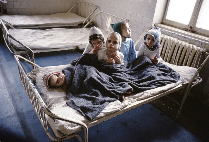rumaenien___dekret_770_strassenkinder___waisenhaus-kinder___web_715x486