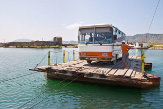 Ponton-Fähre bei Butrint - Etappe geführte Motorradtour nach Albanien