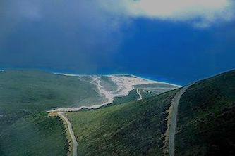 Mit dem Motorrad über den Der Llogara-Pass in Albanien.