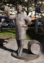 Das Brauer-Denkmal in Villach auf der geführten Motorradtour nach Griechenland