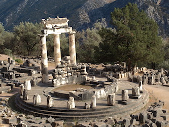 Der Athena-Tempel in Delphi ist ein besondere Shenswürdigkeit unserer Motorradreise nach und in Griechenland.