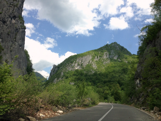 ROMOTOUR | EInsame Bergstraße auf der geführten Motorradtour durch Rumänien mit Paula und Eddy
