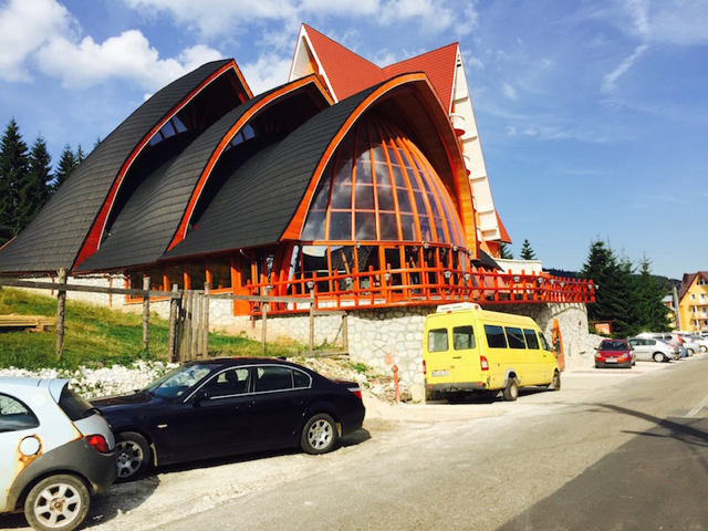 Hotel wie die Oper in Sidney- Etappe geführte Motorradtour nach Rumänien mit Käpt'n Eddy