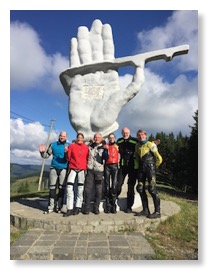 ROMOTOUR-Gruppenfoto am Palma-Pass bei geführte Motorradtour nach Rumänien